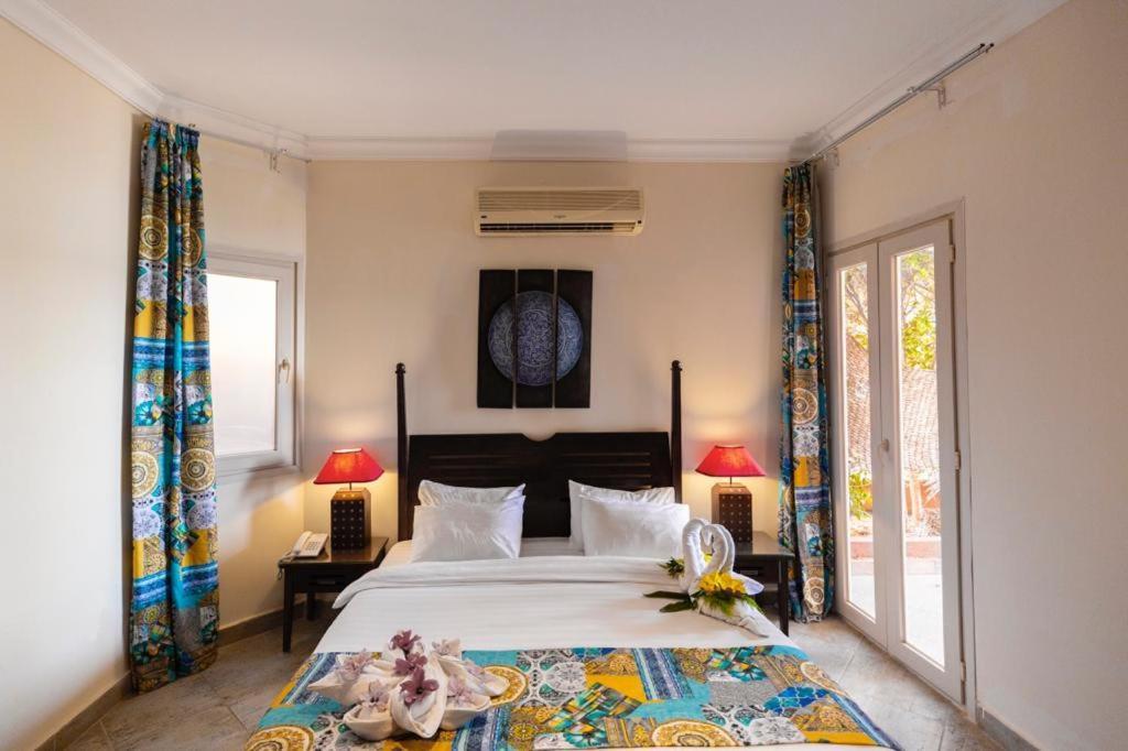 Golden Ocean Marina Hotel 阿莱曼 外观 照片
