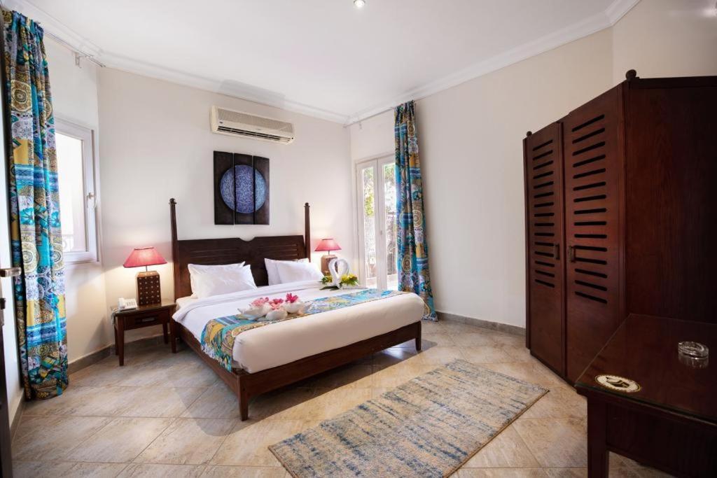 Golden Ocean Marina Hotel 阿莱曼 外观 照片