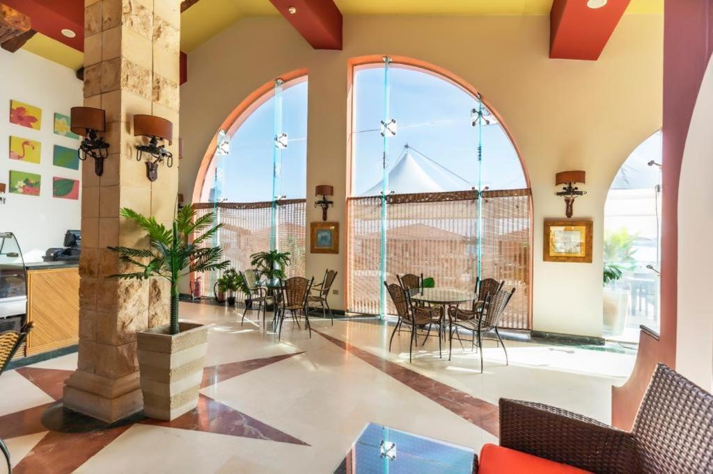 Golden Ocean Marina Hotel 阿莱曼 外观 照片