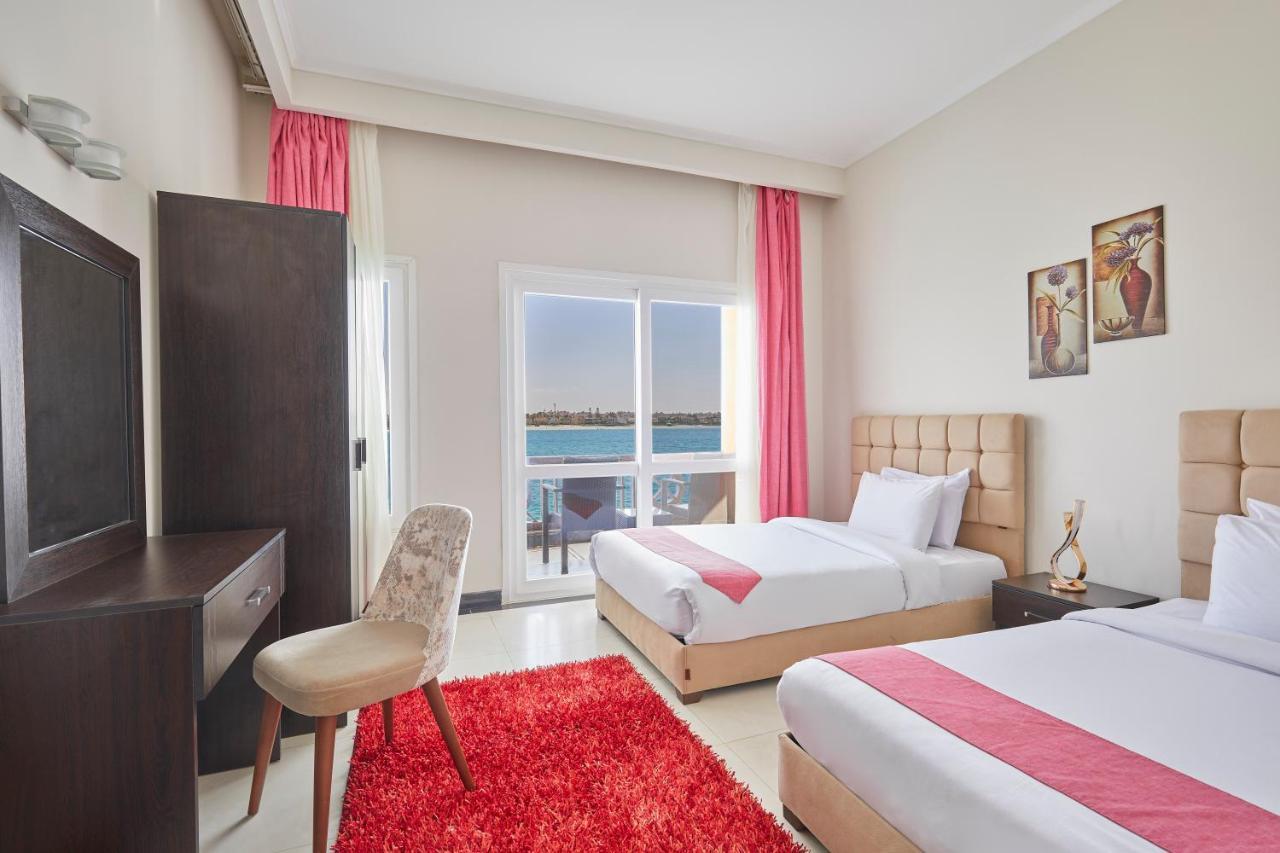Golden Ocean Marina Hotel 阿莱曼 外观 照片